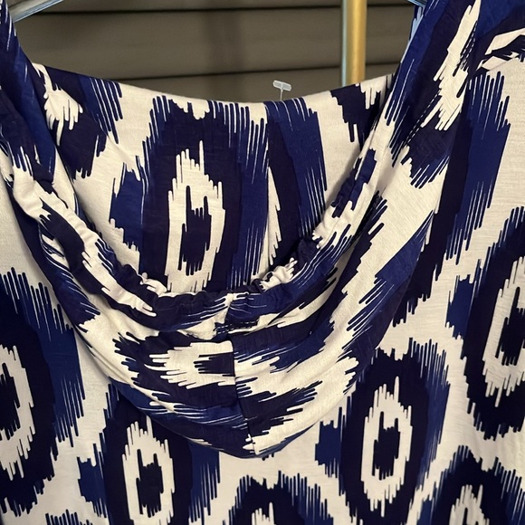 Macbeth Collection by Margaret Joseph’s Hooded Coverup with gold details - Picture 8 of 12